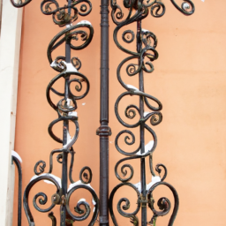 Sécurisez vos escaliers avec des garde-corps en ferronnerie artistique aux motifs élégants Saint-Lo